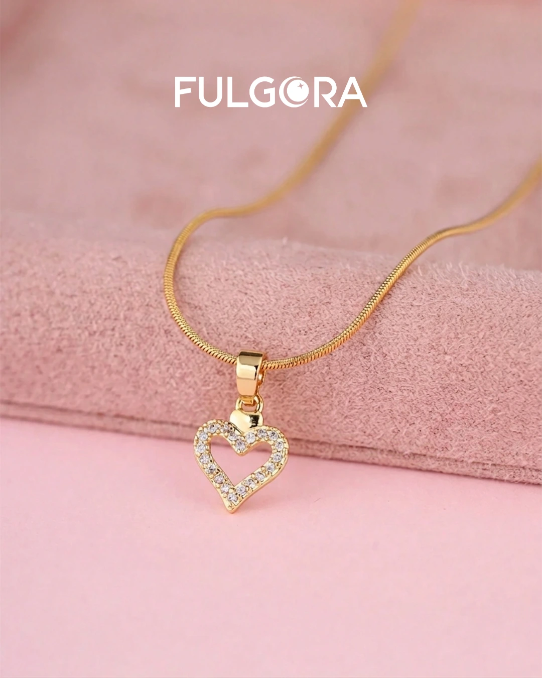 Collar con colgante de corazón clásico minimalista bañado en oro