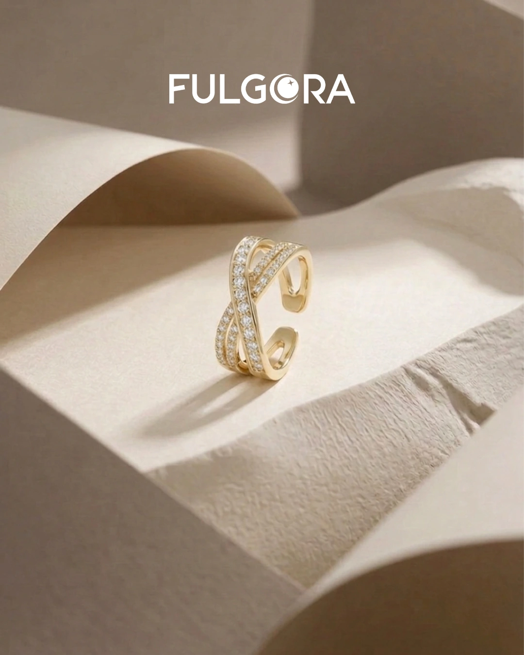 Anillo doble de diamantes cruzado chapado en oro