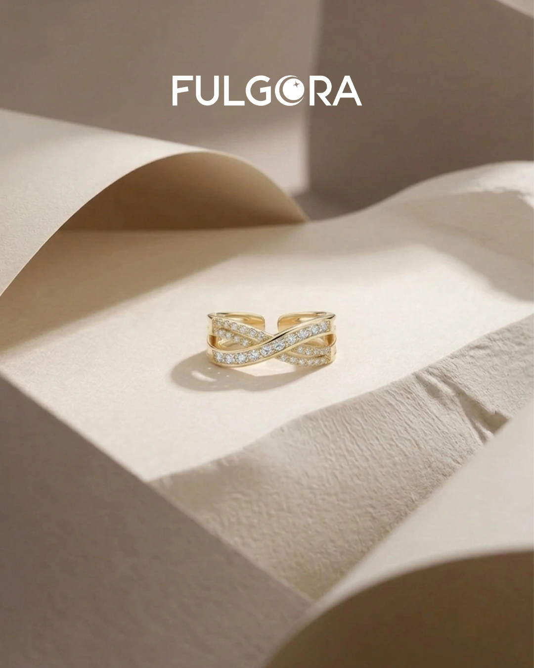 Anillo doble de diamantes cruzado chapado en oro