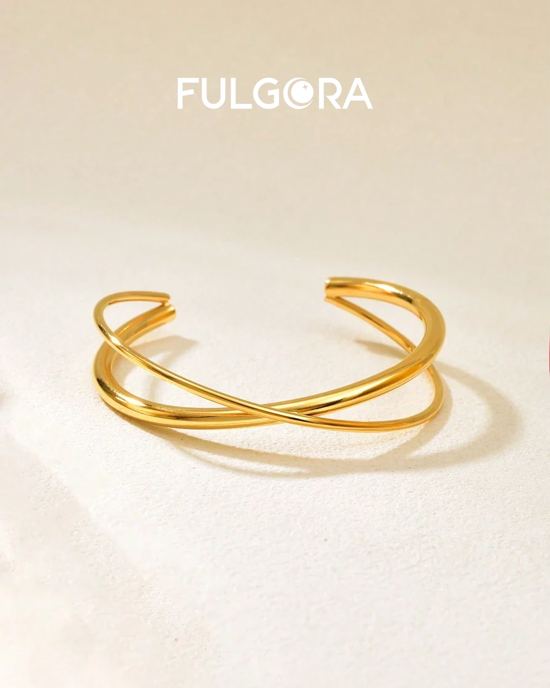 Pulsera de acero inoxidable chapada en oro de 18K con diseño cruzado