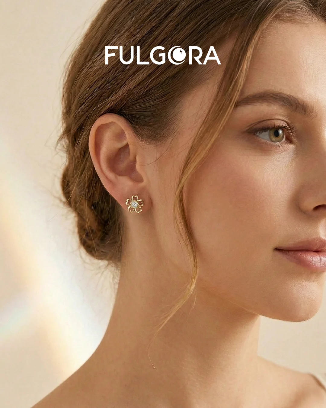 Pendientes Flor de Cerezo con Circonita Cúbica Chapados en Oro 18K