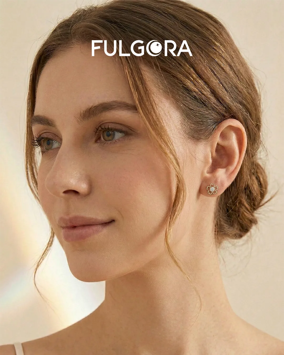 Pendientes Flor de Cerezo con Circonita Cúbica Chapados en Oro 18K