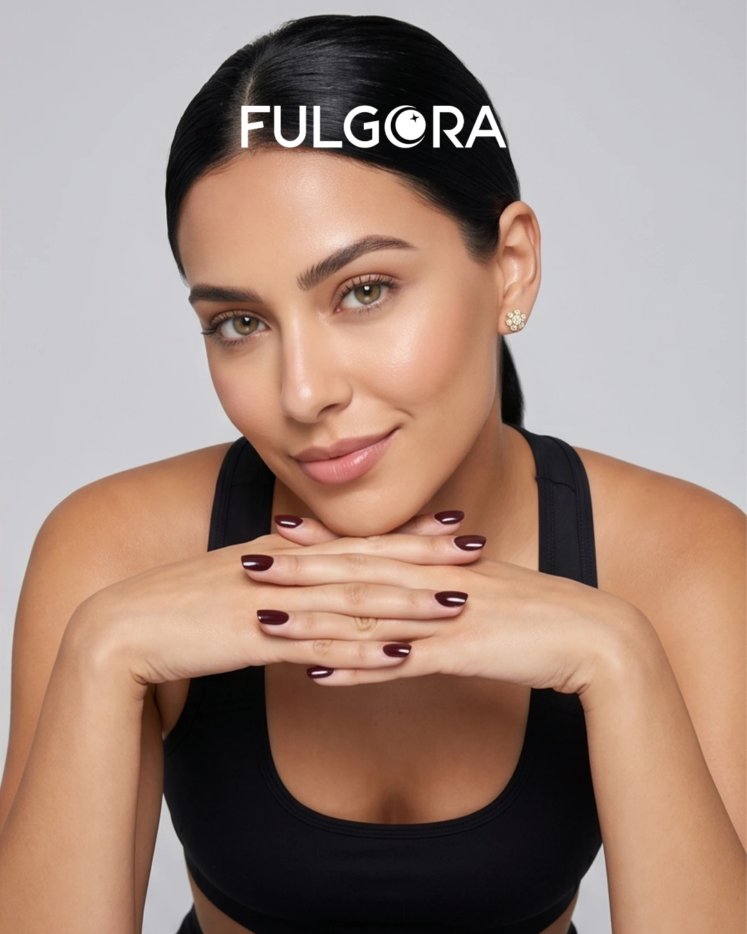 Pendientes Minimalistas Botón Floral - Oro y Circonitas Brillantes