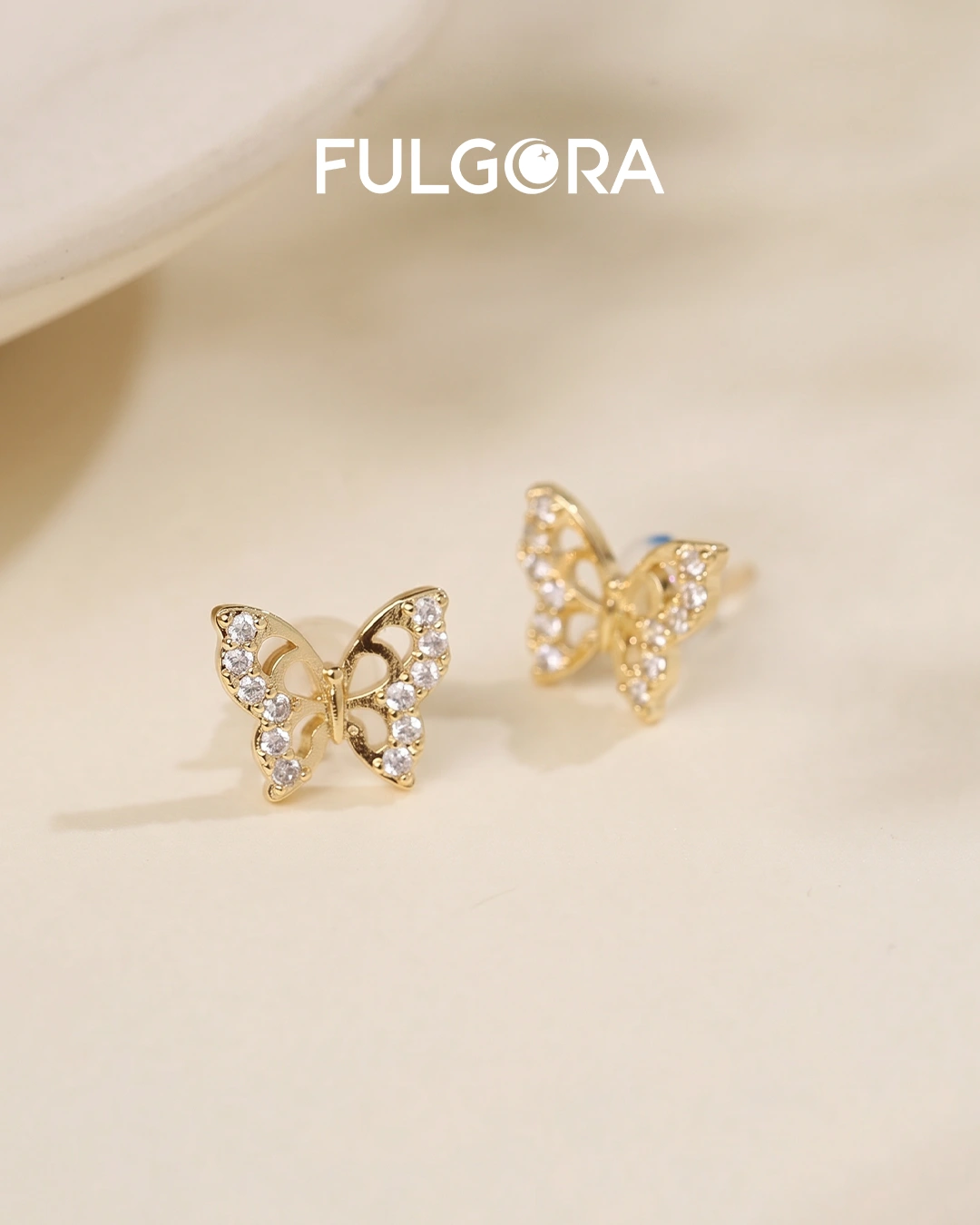 Pendientes Elegantes Mariposa - Diseño Delicado y Circonitas