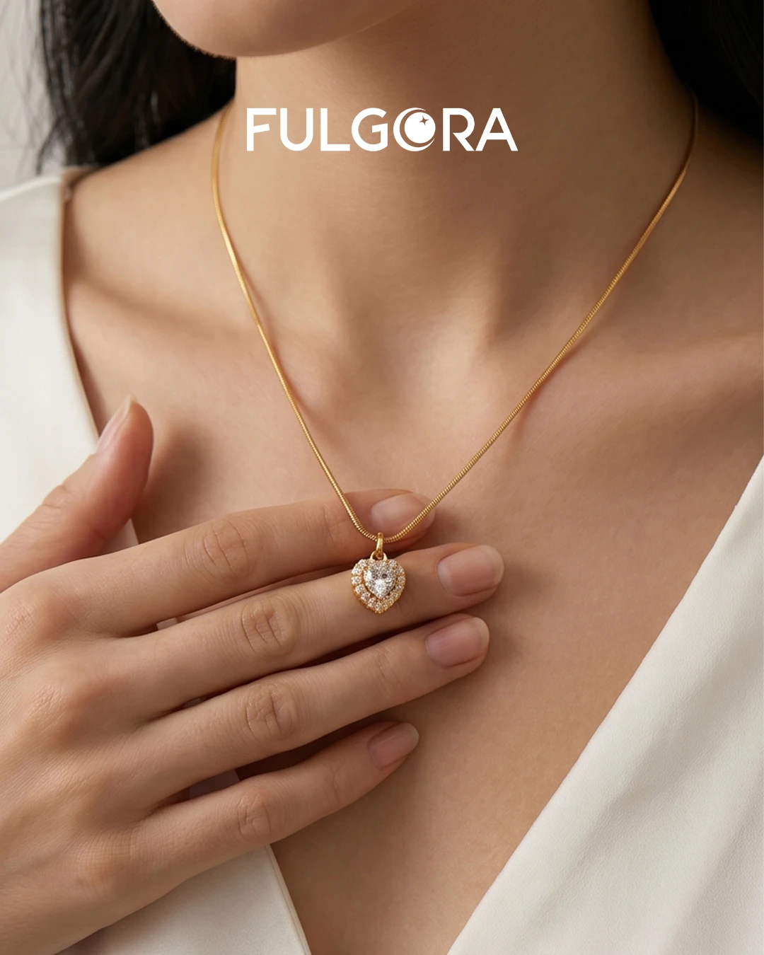 Collar Elegante Corazón - Cadena de Serpiente y Circonita