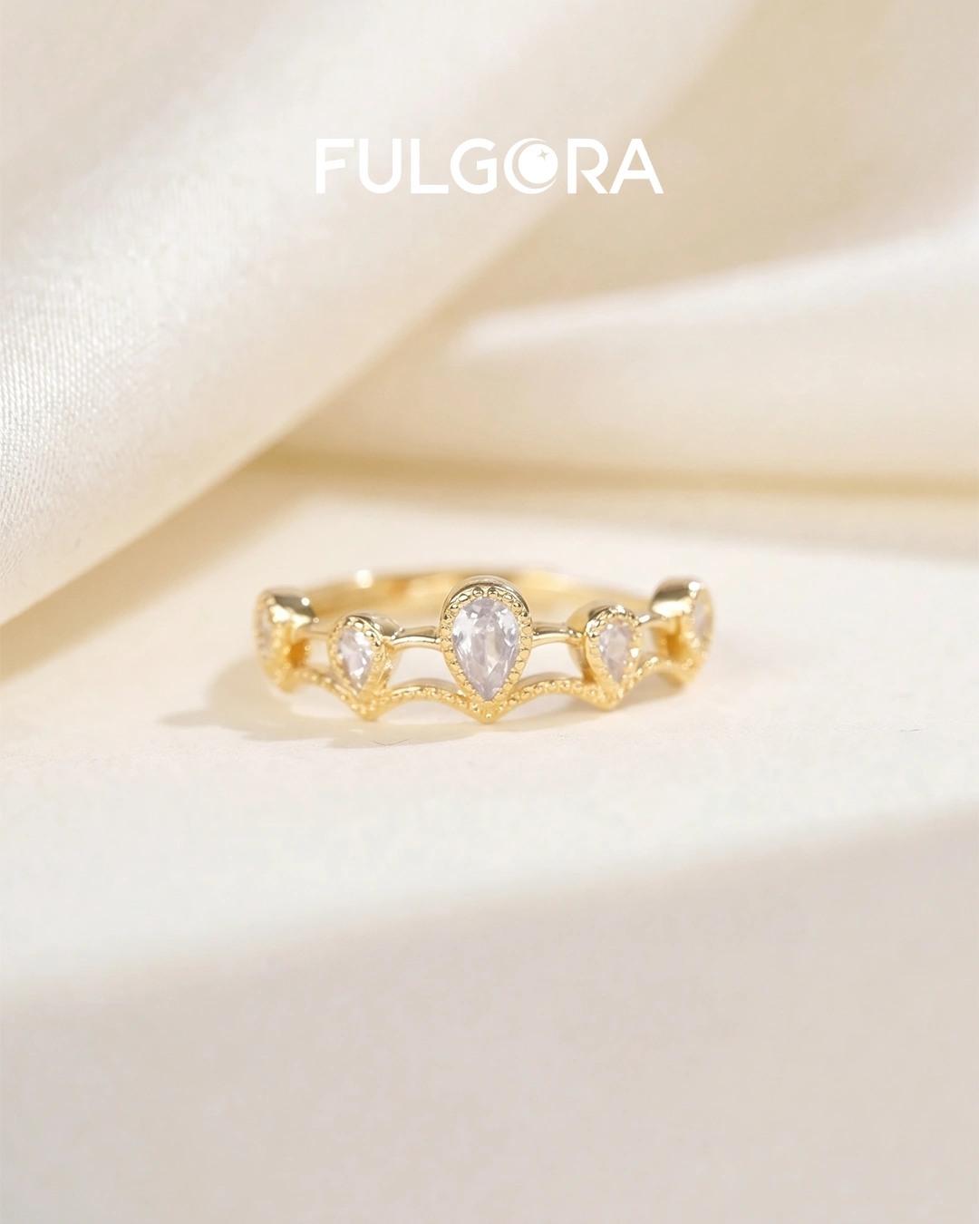 Anillo Minimalista Tiara - Oro y Circonitas