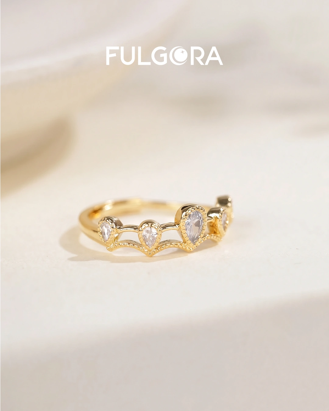 Anillo Minimalista Tiara - Oro y Circonitas