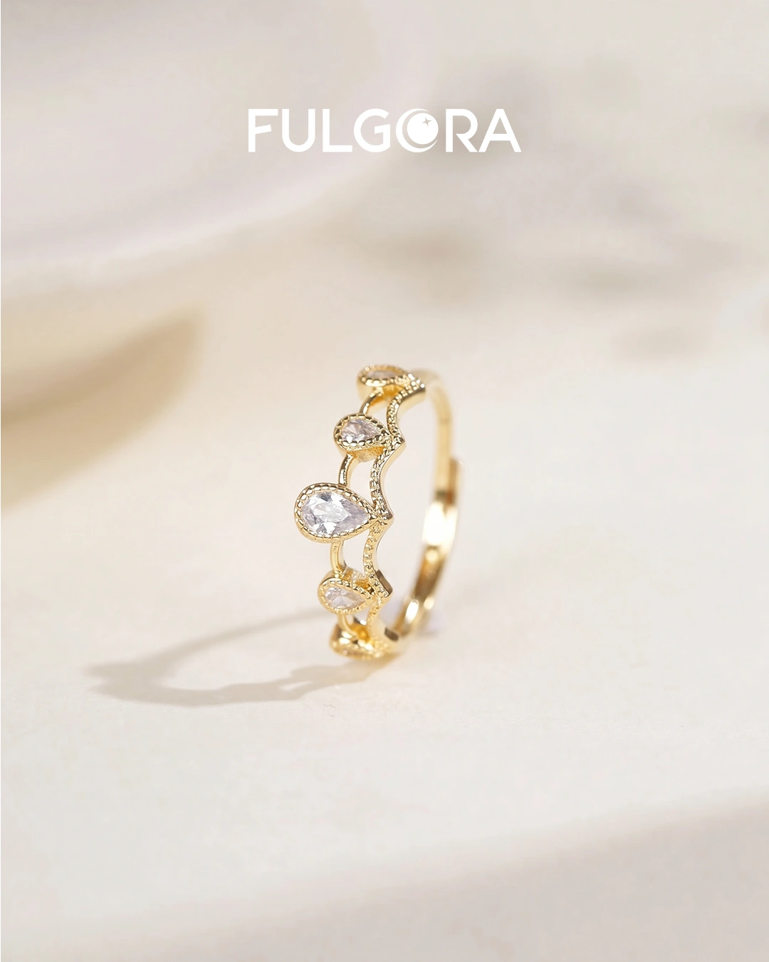 Anillo Minimalista Tiara - Oro y Circonitas
