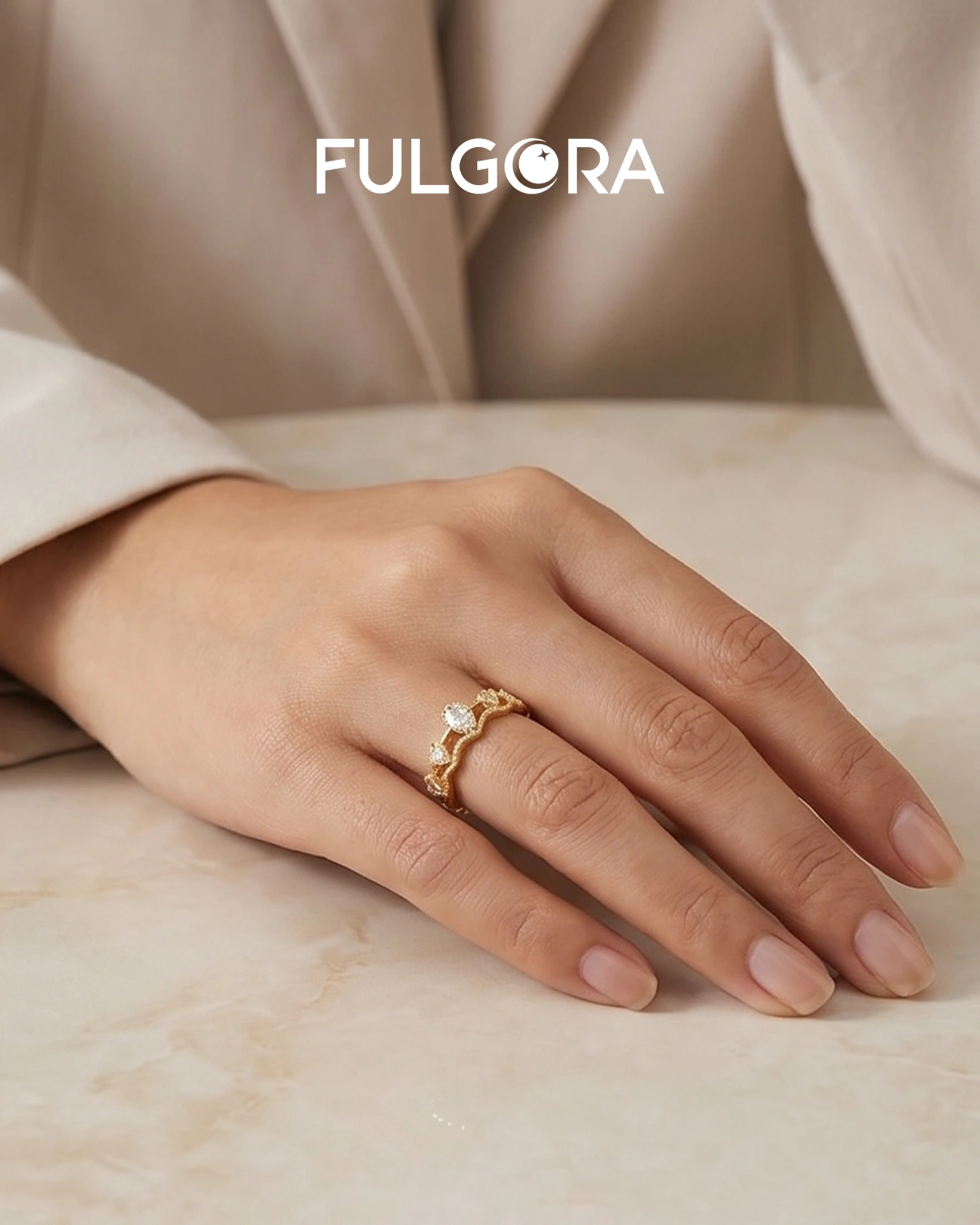 Anillo Minimalista Tiara - Oro y Circonitas
