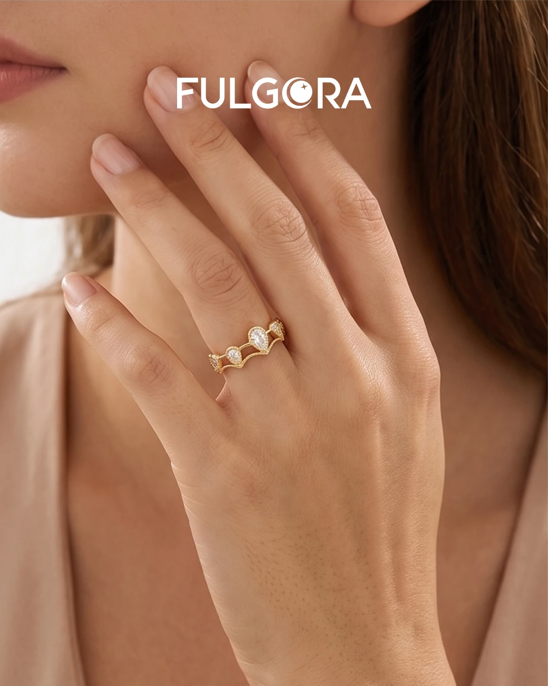 Anillo Minimalista Tiara - Oro y Circonitas