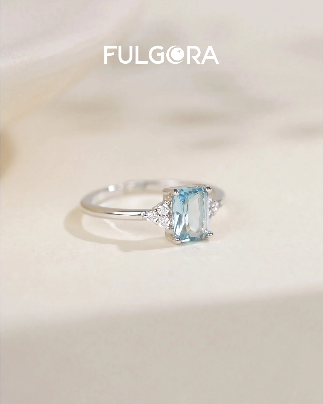 Anillo Minimalista Rectangular - Plata y Circonita Azul