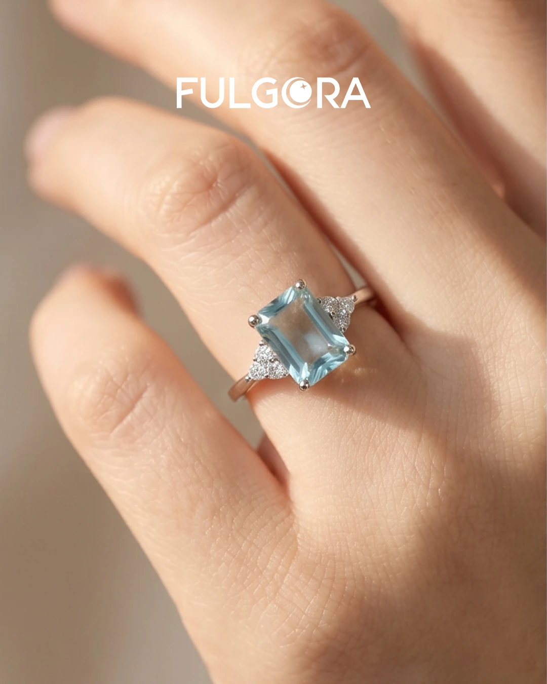Anillo Minimalista Rectangular - Plata y Circonita Azul