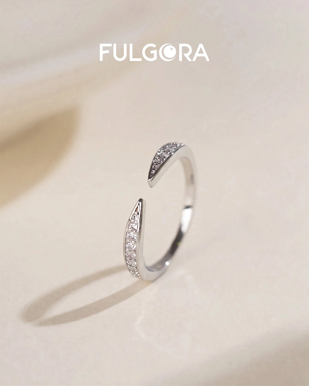 Anillo Minimalista Ajustable - Plata y Circonitas