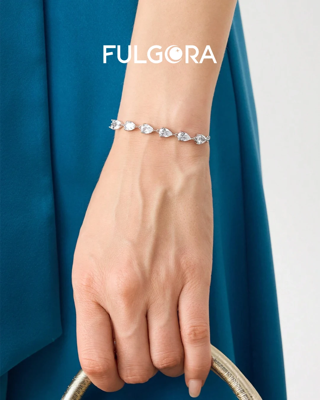 Brazalete Elegante de Hoja - Plata y Piedras Brillantes
