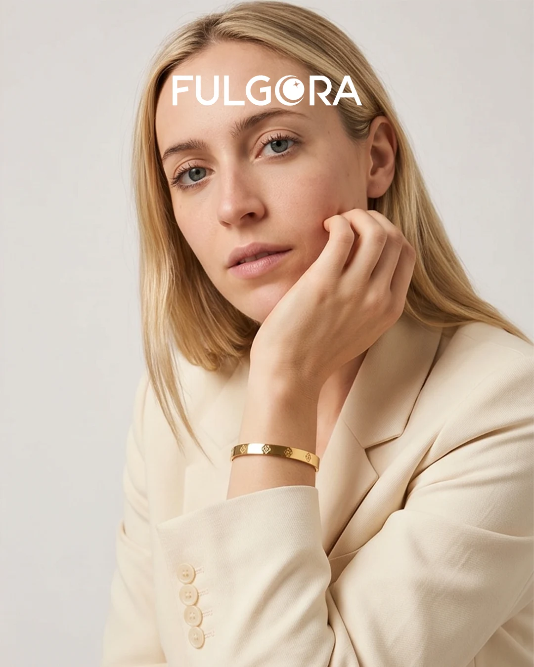 Brazalete Elegante de Presión - Diseño Trébol y Oro
